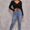 Kadın Siyah Uzun Kollu Büzdürme Bağcık Detaylı Crop Top Bluz – Şık, Rahat ve Kolay Kombinlenebilir