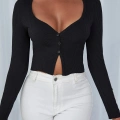 Kadın Siyah Uzun Kollu Düğmeli Göğüs ve Göbek Dekolteli Crop Top Bluz – Şık, Rahat ve Kolay Kombinlenebilir