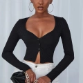 Kadın Siyah Uzun Kollu Düğmeli Göğüs ve Göbek Dekolteli Crop Top Bluz – Şık, Rahat ve Kolay Kombinlenebilir