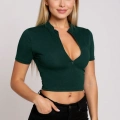 Kadın Yeşil Yarım Fermuarlı ve Kısa Kollu Crop Top Bluz – Şık, Rahat ve Kolay Kombinlenebilir