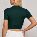 Kadın Yeşil Yarım Fermuarlı ve Kısa Kollu Crop Top Bluz – Şık, Rahat ve Kolay Kombinlenebilir