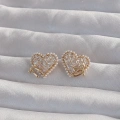 Pirinç Gold Renk Fiyonk Detay İncili Zirkon Taşlı Kalp Küpe