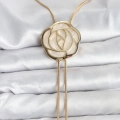 Pirinç Gold Renk Gül Model Asansörlü Kadın Kolye