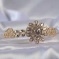 Pirinç Gold Renk İri Zirkon Taşlı Çiçek Figürlü Bileklik