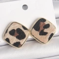 Pirinç Gold Renk Kare Leopar Model Kadın Küpe