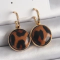 Pirinç Gold Renk Leopar Desenli Daire Model Kadın Küpe
