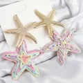Pirinç Sallantılı Rainbow Deniz Yıldızı Model Gold Renk Hasır Küpe