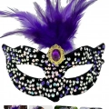 Siyah Kadife Üzeri Rengarenk Payetli Pullu Mor Tüylü Mor Taşlı Parti Maskesi 19x21 Cm