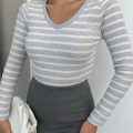 V yaka çizgili bluz gri A3699