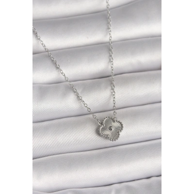 316L Çelik Gümüş Renk İşleme Detaylı Yonca Model Kadın Kolye