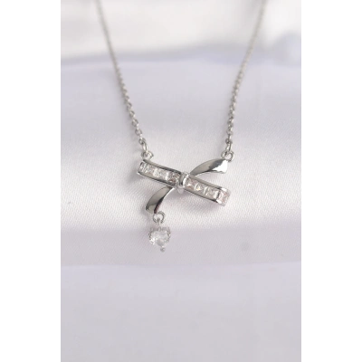 316L Çelik Zincir Gümüş Renk Zirkon Taşlı Kalp Detay Fiyonk Kolye