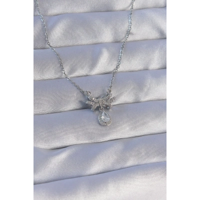 316L Çelik Zincirli Gümüş Renk Zirkon Taşlı Damla Detay Fiyonk Model Kolye