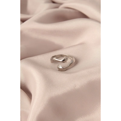 BFS Ayarlamalı Gümüş Renk Metal Sarılan Eller Model Kadın Yüzük