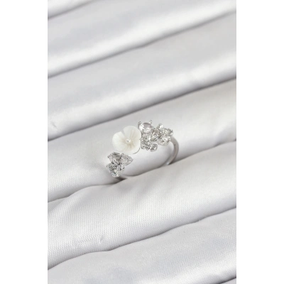 BFS Pirinç Gümüş Renk Çiçek Model Zirkon Taşlı Kadın Yüzük