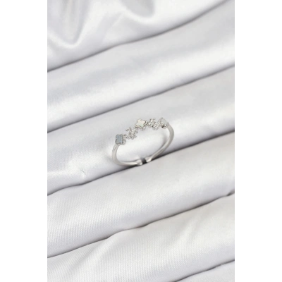 BFS Pirinç Gümüş Renk Minimal Yonca Detaylı Kadın Yüzük