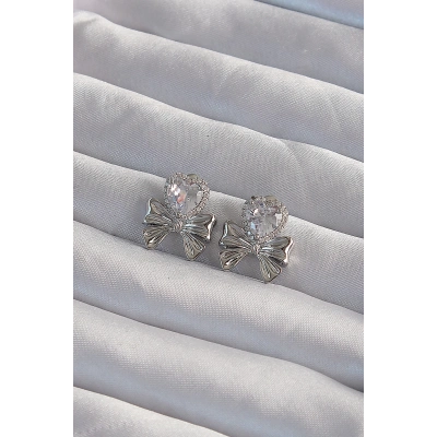 BFS Pirinç Gümüş Renk Zirkon Taşlı Kalp Model Fiyonk Küpe