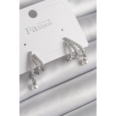 BFS Pirinç Gümüş Renk Zirkon Taşlı Pençe Model İnci Detay Kadın Küpe