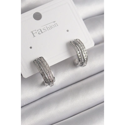 BFS Pirinç Gümüş Renk Zirkon Taşlı Yarım Halka Model Kadın Küpe