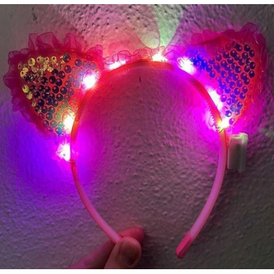 ÇOK SATAN Kenarları Dantelli Fuşya Pullu Payetli Led Işıklı Kedi Kulak Taç 17x19 cm