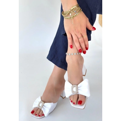 Niyyar Beyaz Cilt Topuklu Terlik