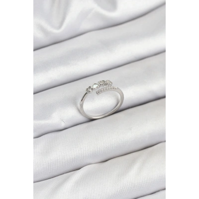 Pirinç Gümüş Renk Kalpli Detaylı Zirkon Taşlı Kadın Yüzük