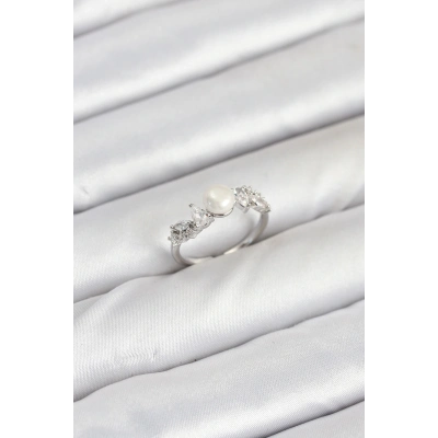 Pirinç Gümüş Renk Zirkon Taşlı İncili Model Kadın Yüzük