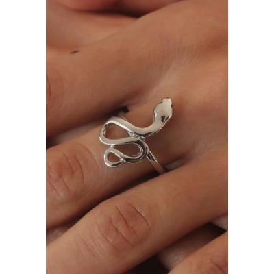 Gümüş Renk Yılan Model Kadın Yüzük