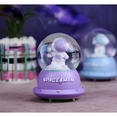 Küçük Astronot Işıklı Kar Küresi