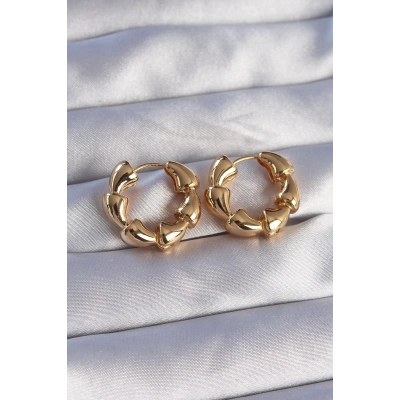 Pirinç Gold Renk Damla Kıvrım Tasarımlı Halka Küpe