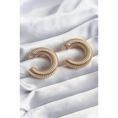 Pirinç Gold Renk İşleme Detay Halka Model Kadın Küpe