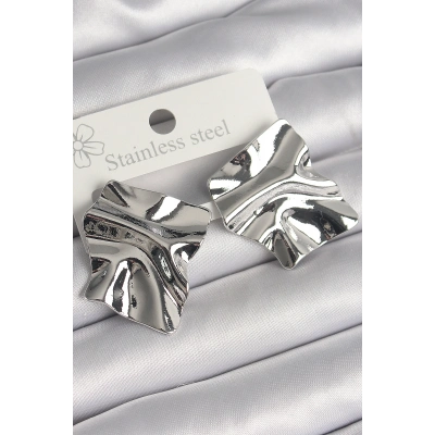 Pirinç Gümüş Renk İşlemeli Kare Plaka Model Kadın Küpe