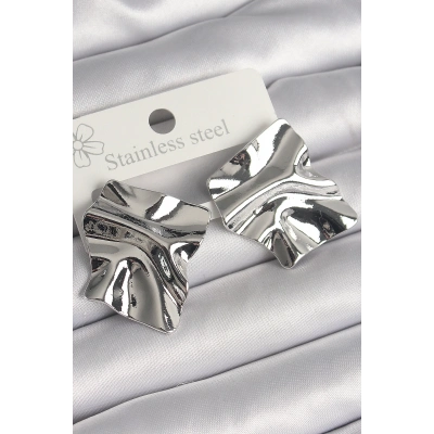 Pirinç Gümüş Renk İşlemeli Kare Plaka Model Kadın Küpe