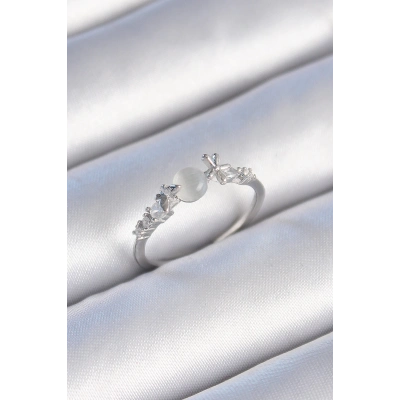 Pirinç Gümüş Renk Zirkon Taşlı Beyaz Mineli Kelebek Detay Kadın Yüzük