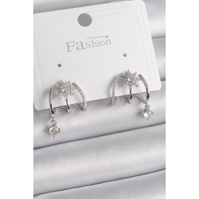 Pirinç Gümüş Renk Zirkon Taşlı Çiçek Figür Sallantı Detay Kadın Küpe