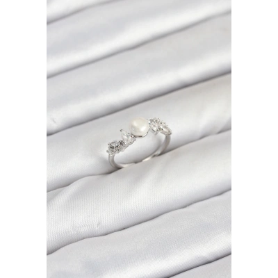 Pirinç Gümüş Renk Zirkon Taşlı İncili Model Kadın Yüzük