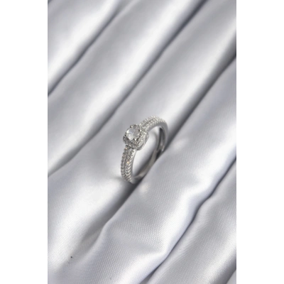 Pirinç Gümüş Renk Zirkon Taşlı Kadın Yüzük