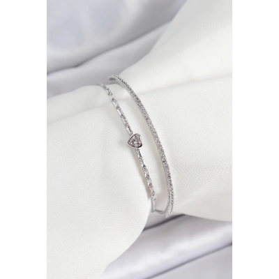 Pirinç Gümüş Renk Zirkon Taşlı Kalp Detaylı Kadın Bileklik