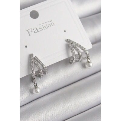 Pirinç Gümüş Renk Zirkon Taşlı Pençe Model İnci Detay Kadın Küpe