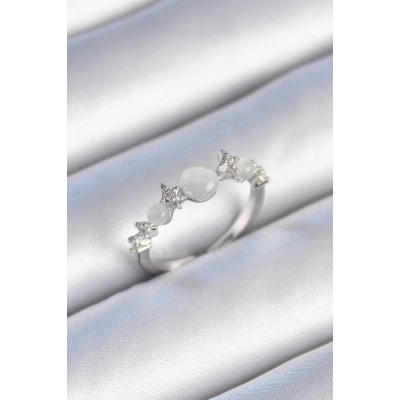 Pirinç Gümüş Renk Zirkon Taşlı Yıldız Detay Beyaz Mineli Kadın Yüzük