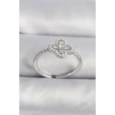 Pirinç Gümüş Renk Zirkon Taşlı Yonca Model İnci Detay Kadın Yüzük