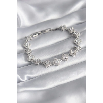 Pirinç Gümüş Renk Zirkon Taşlı Yonca Model VIP Seri Kadın Bileklik