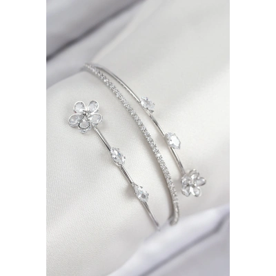 Pirinç Zirkon Taşlı Çiçek Model Gümüş Renk Kadın Bileklik