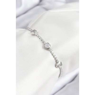 Pirinç Zirkon Taşlı Sıralı Kalp Model Gümüş Renk Asansörlü Kadın Bileklik