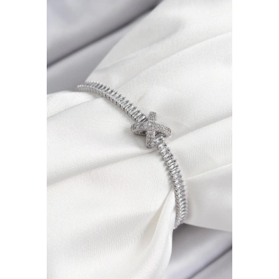 Pirinç Zirkon Taşlı X Detaylı Su Yolu Model Gümüş Renk Asansörlü Kadın Bileklik