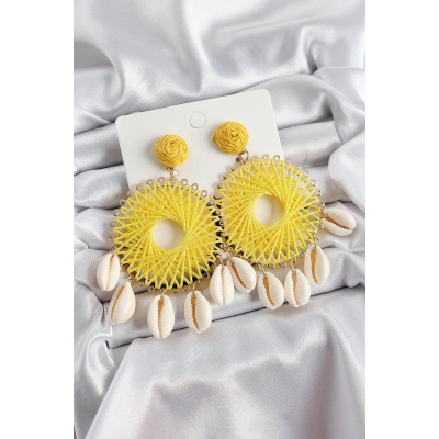 Sarı Hasır Örgü Sarmal Model Sallantılı Deniz Kabuğu Detaylı Gold Renk Kadın Küpe