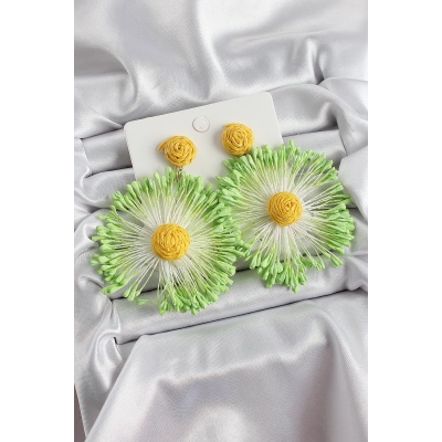 Yeşil Püsküllü Papatya Figürlü Hasır Örgü Model Gold Renk Kadın Küpe