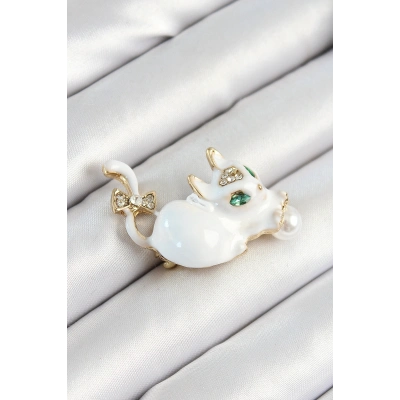 Zirkon Taşlı İnci Detaylı Beyaz 3D Kedi Figürlü Gold Renk Kadın Broş