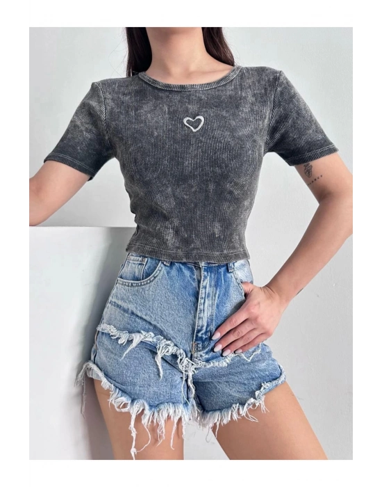 Kalp Nakış Detaylı Gri Asit Yıkamalı Slim Fit Kısa Bluz