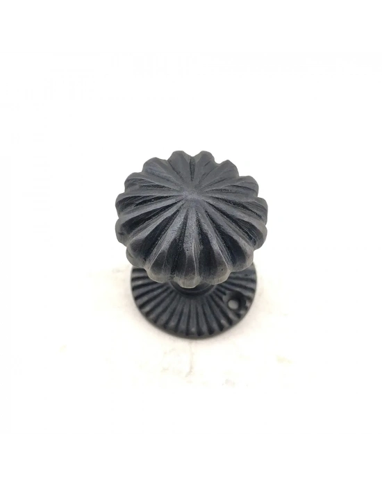 Antika Tarz Dekoratif Pirinç Açarlı Kapı Babası - 50mm, Oksit