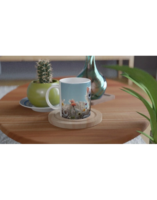 Bahçedeki Masum Bakışlı Yavru Kedi Baskılı Kupa Bardak